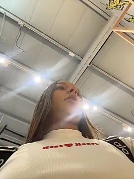 Snapshot of Brunettecollins05 chatting on 11.28.25 Brunettecollins05 online show from 11.28.25