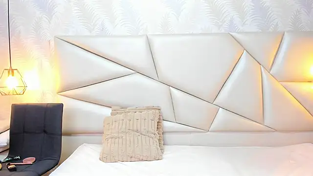 Snapshot of laurettedela_rouse chatting on 11.26.25 laurettedela rouse online show from 11.26.25