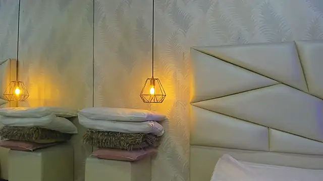 Snapshot of laurettedela_rouse chatting on 12.05.25 laurettedela rouse online show from 12.05.25