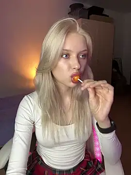 Snapshot of _ScarlettSky_ chatting on 11.01.25 ScarlettSky online show from 11.01.25