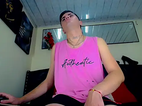 Snapshot of Sebastian_Loaiza chatting on 11.08.25 Sebastian Loaiza online show from 11.08.25