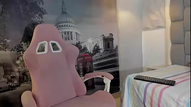 Snapshot of valkyriaxxx_ chatting on 11.14.25 valkyriaxxx online show from 11.14.25