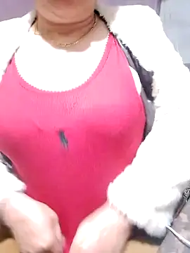 Snapshot of small-house123 chatting on 11.25.25 small-house123 online show from 11.25.25