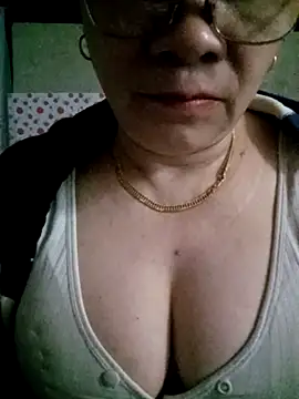 Snapshot of small-house123 chatting on 02.20.26 small-house123 online show from 02.20.26