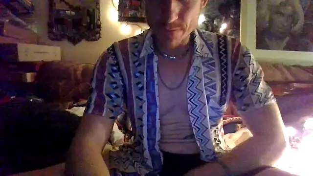 Snapshot of jigglethaypussi chatting on 11.10.25 jigglethaypussi online show from 11.10.25