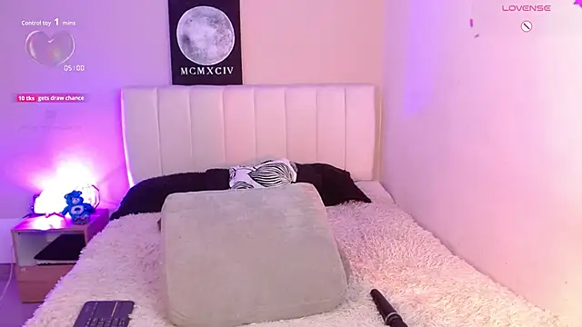 Snapshot of AlexaHart chatting on 11.03.25 AlexaHart online show from 11.03.25