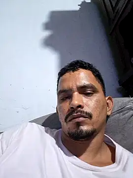 Snapshot of Donkjam chatting on 11.04.25 Donkjam online show from 11.04.25