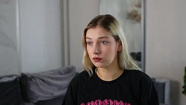 BlushVenom online show from 11.06.25