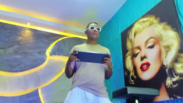 Snapshot of the_hot_boy0 chatting on 11.13.25 the hot boy0 online show from 11.13.25