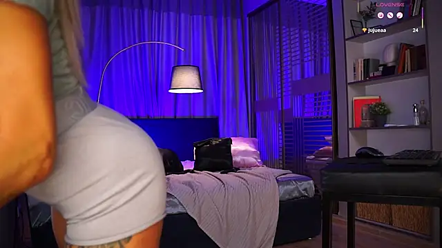 Nikki  Amour online show from 03.06.26