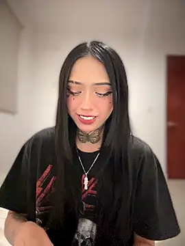 Snapshot of JIORYOvO chatting on 11.13.25 JIORYOvO online show from 11.13.25