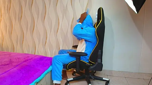 Snapshot of Boy_savoy chatting on 11.10.25 Boy savoy online show from 11.10.25