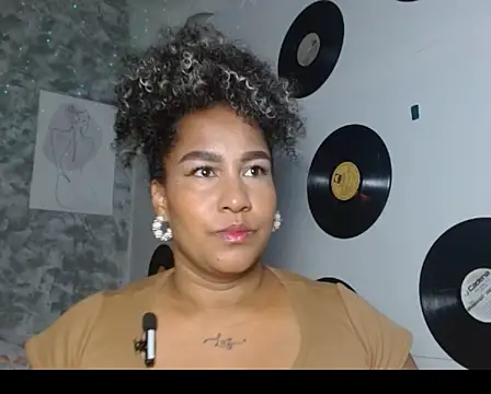 Snapshot of Ambar_foxy chatting on 11.15.25 Ambar foxy online show from 11.15.25