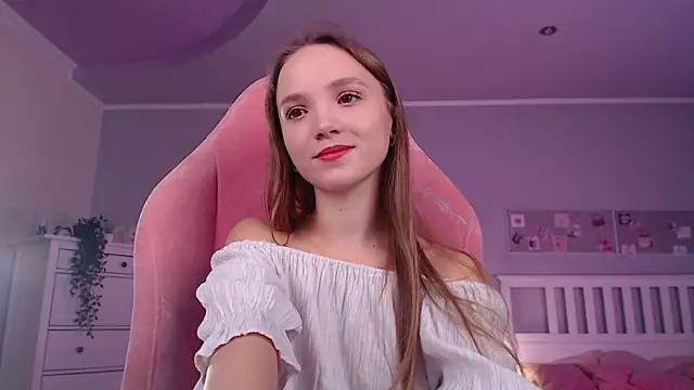 Snapshot of Adria_Arjona chatting on 11.06.25 Adria Arjona online show from 11.06.25