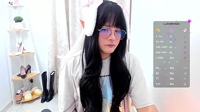 Snapshot of Omorimori chatting on 11.17.25 Omorimori online show from 11.17.25