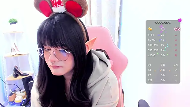 Snapshot of Omorimori chatting on 11.22.25 Omorimori online show from 11.22.25