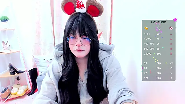 Snapshot of Omorimori chatting on 11.25.25 Omorimori online show from 11.25.25