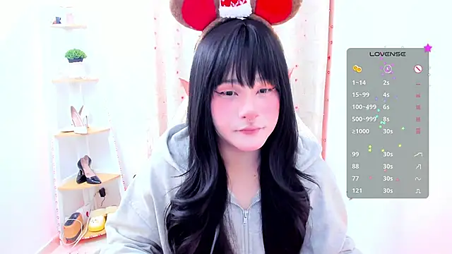 Snapshot of Omorimori chatting on 11.30.25 Omorimori online show from 11.30.25