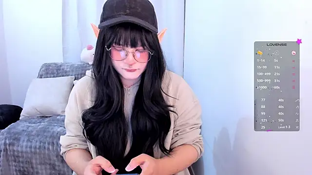 Snapshot of Omorimori chatting on 12.16.25 Omorimori online show from 12.16.25