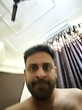 Snapshot of ITZ_GURU chatting on 11.18.25 ITZ GURU online show from 11.18.25