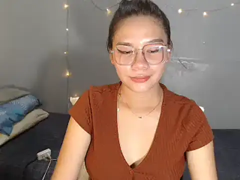 Snapshot of hotsexyreb chatting on 12.20.25 hotsexyreb online show from 12.20.25