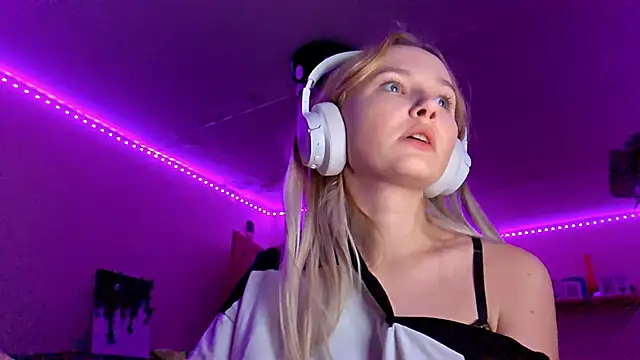 KarinRobertson online show from 11.13.25