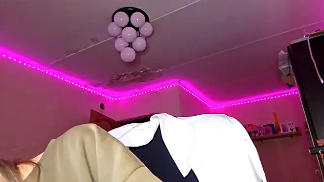 KarinRobertson online show from 02.05.26