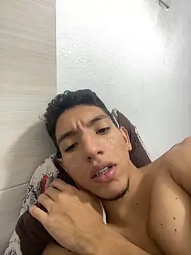 Snapshot of johnvixx chatting on 11.03.25 johnvixx online show from 11.03.25