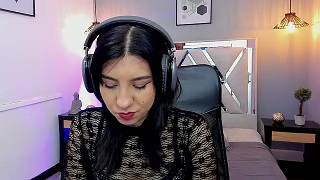 zoe-moreau online show from 04.13.26