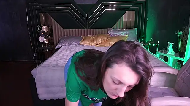 ZafiraMoonn online show from 12.18.25