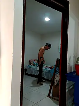 Snapshot of PaulinaLondra2 chatting on 11.06.25 PaulinaLondra2 online show from 11.06.25