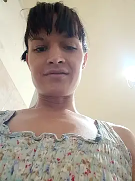 Snapshot of PaulinaLondra2 chatting on 12.02.25 PaulinaLondra2 online show from 12.02.25