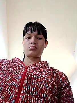 Snapshot of PaulinaLondra2 chatting on 12.02.25 PaulinaLondra2 online show from 12.02.25