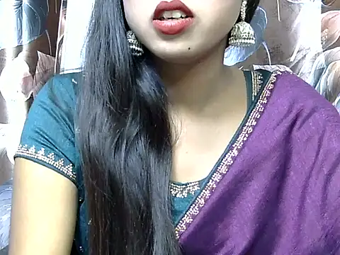 Snapshot of hottest_mahi chatting on 11.03.25 hottest mahi online show from 11.03.25