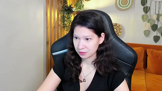 SaraDenars online show from 11.13.25