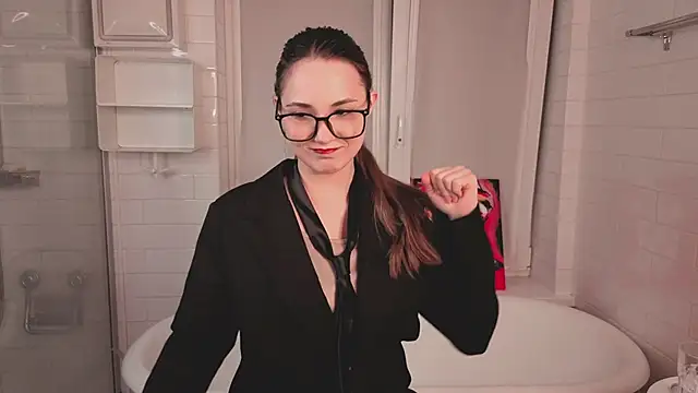 LeenaPuita online show from 11.24.25