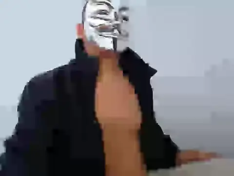 Snapshot of luminos- chatting on 11.06.25 luminos- online show from 11.06.25