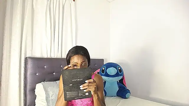 Snapshot of BryanaSmiths chatting on 11.04.25 BryanaSmiths online show from 11.04.25