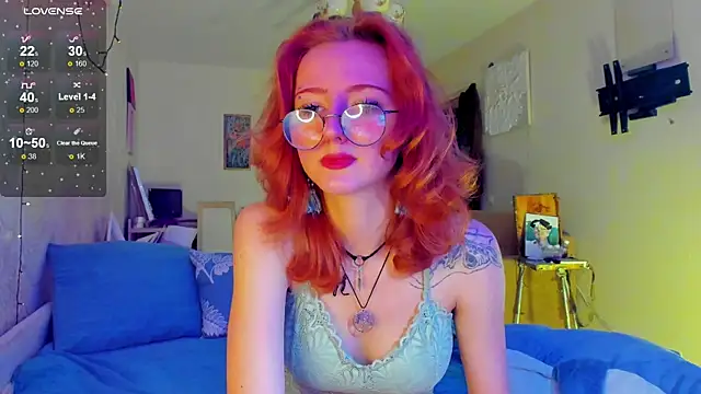 Snapshot of DragonflyLiza chatting on 11.16.25 DragonflyLiza online show from 11.16.25