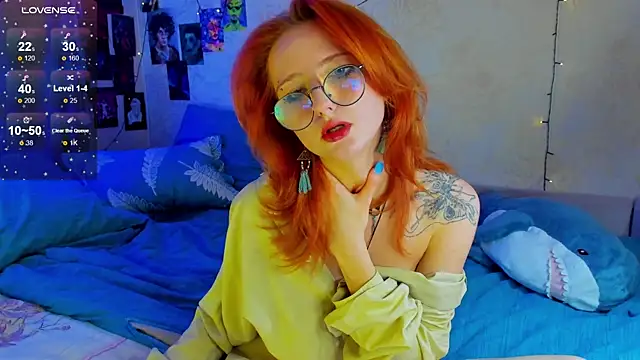 Snapshot of DragonflyLiza chatting on 11.18.25 DragonflyLiza online show from 11.18.25