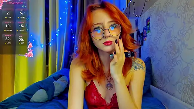 Snapshot of DragonflyLiza chatting on 11.22.25 DragonflyLiza online show from 11.22.25