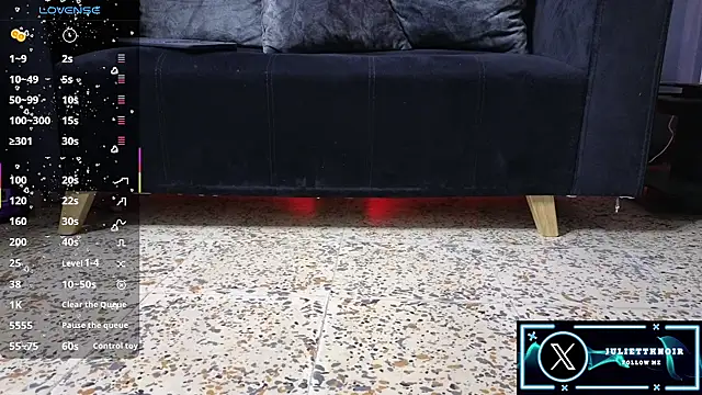 Snapshot of JulietteNoiir chatting on 11.17.25 JulietteNoiir online show from 11.17.25