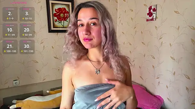 Snapshot of Auroragin chatting on 11.20.25 Auroragin online show from 11.20.25