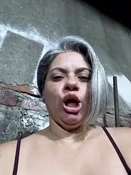 Snapshot of sexysubMila chatting on 12.17.25 sexysubMila online show from 12.17.25