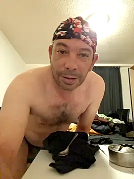 Snapshot of FrancescoLatino chatting on 11.12.25 FrancescoLatino online show from 11.12.25