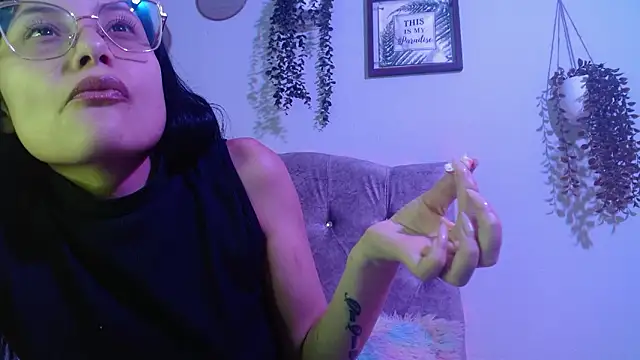 Snapshot of valkiry_ chatting on 02.20.26 valkiry online show from 02.20.26