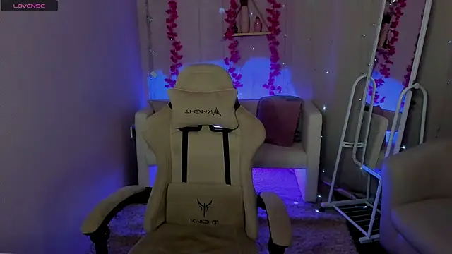 Hanako Rey online show from 11.28.25