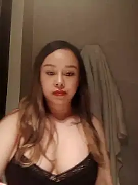 Snapshot of thu-cuoi chatting on 11.29.25 thu-cuoi online show from 11.29.25