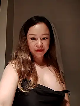 Snapshot of thu-cuoi chatting on 11.30.25 thu-cuoi online show from 11.30.25