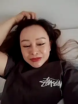 Snapshot of thu-cuoi chatting on 12.14.25 thu-cuoi online show from 12.14.25